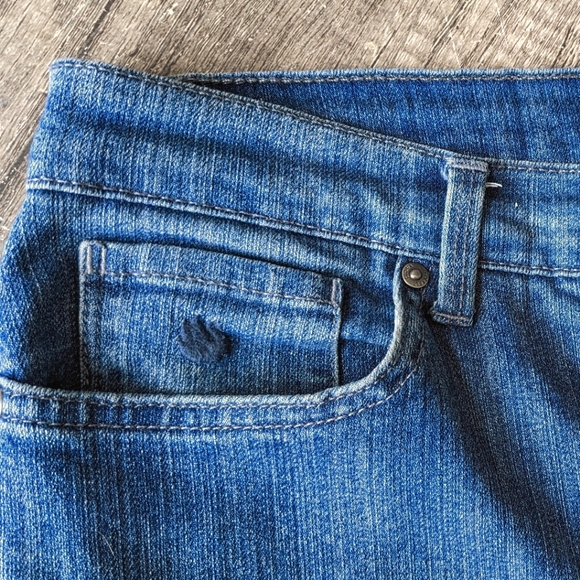 Gloria Vanderbilt 'Amanda' Relaxed Fit Mid Blue Denim Jeans Women's Size 10 - Picture 4 of 5